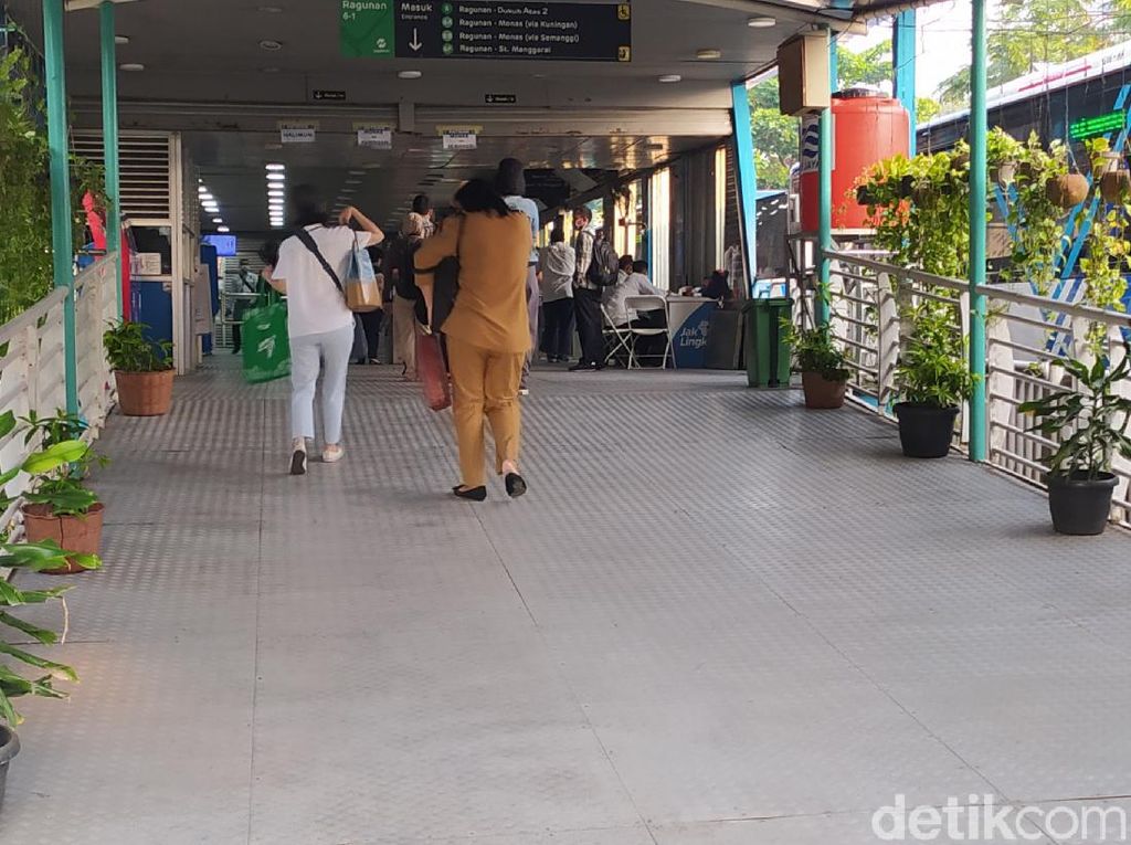 Ganjil Genap Berlaku Lagi, Halte TransJ Ragunan Tanpa Antrean Pagi